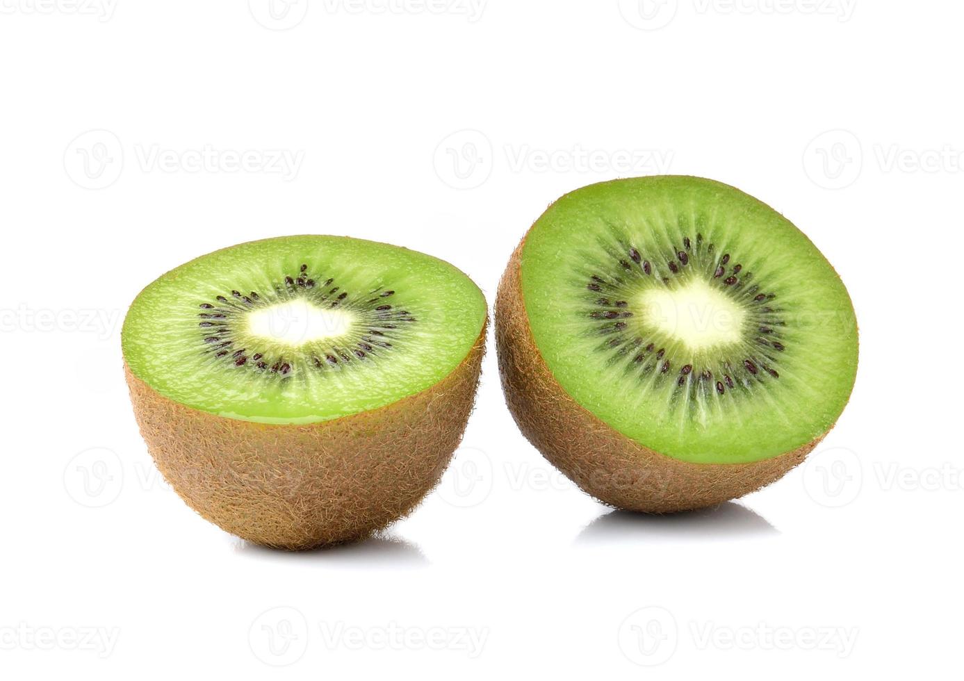 frutas de kiwi em fundo branco foto