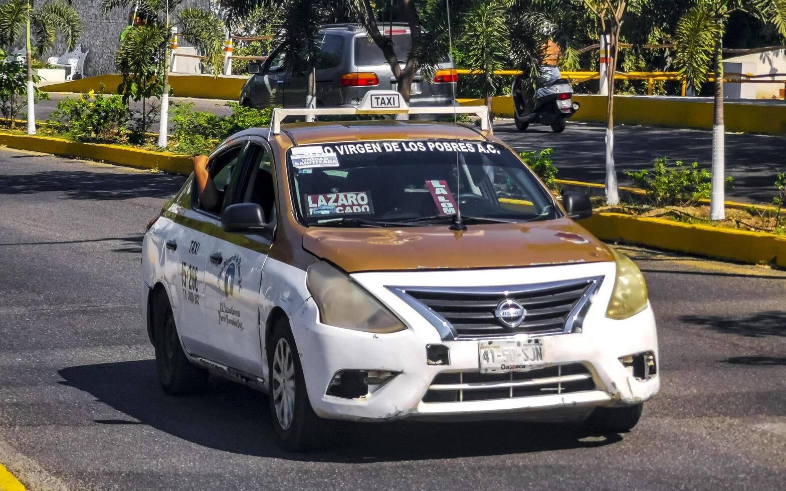 porto escondido Oaxaca México 2023 colorida Táxi táxi carro e transporte dentro porto escondido México. foto