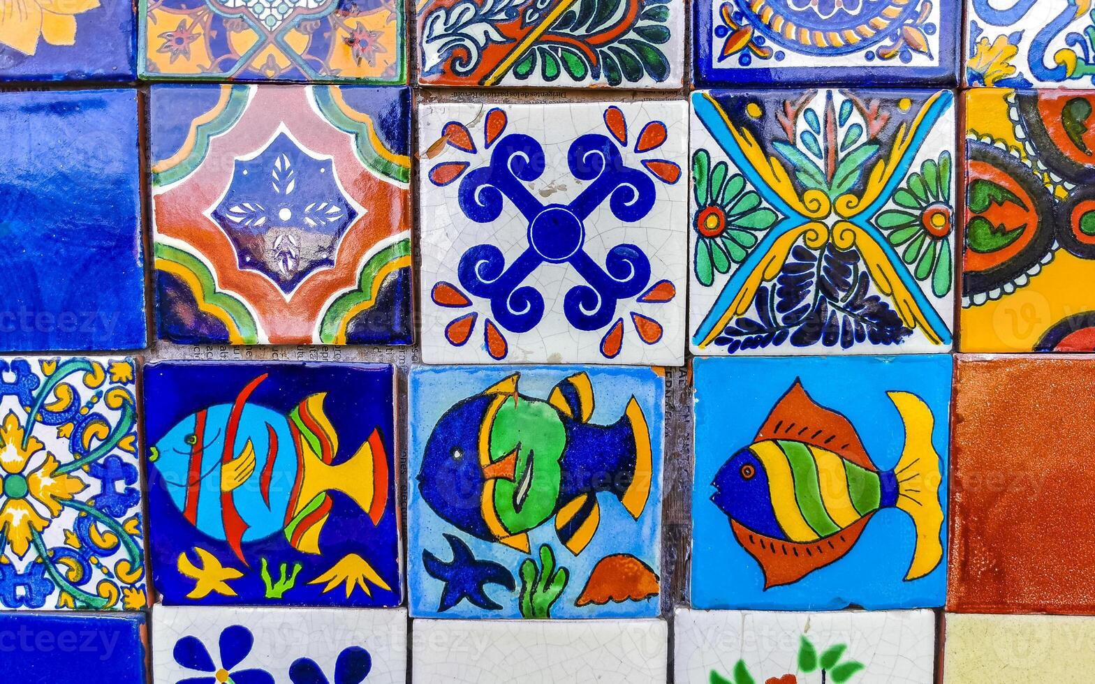 lindo colorida azulejos com As fotos dentro porto escondido México.