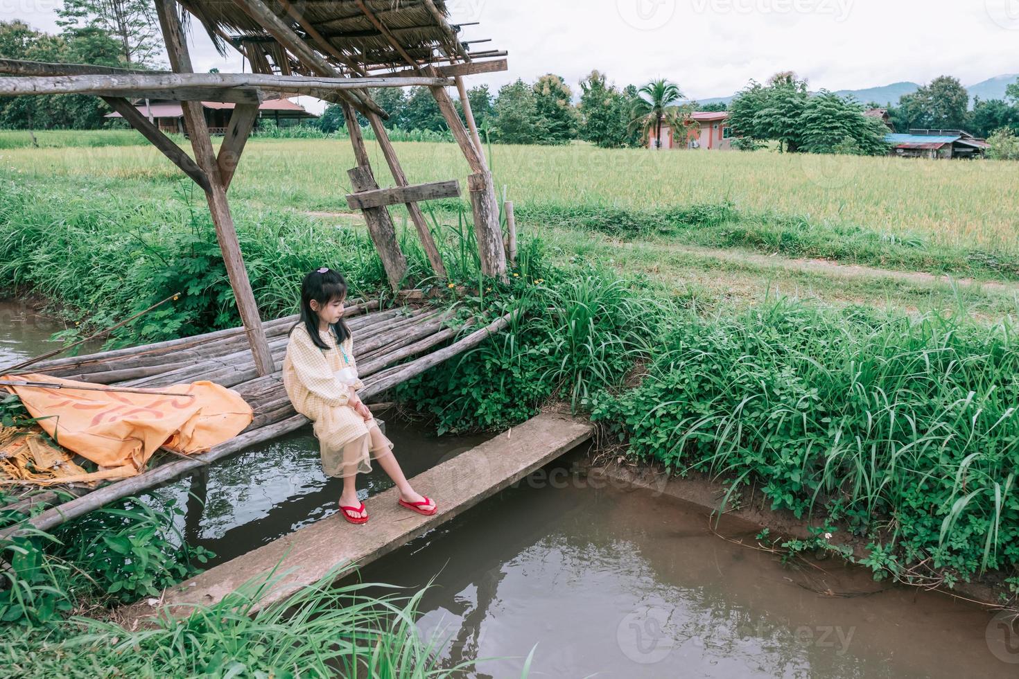 garota viaja para a província de bantailue cafe nan, tailândia foto