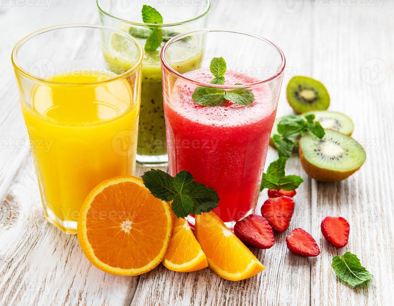 smoothies de frutas saudáveis foto