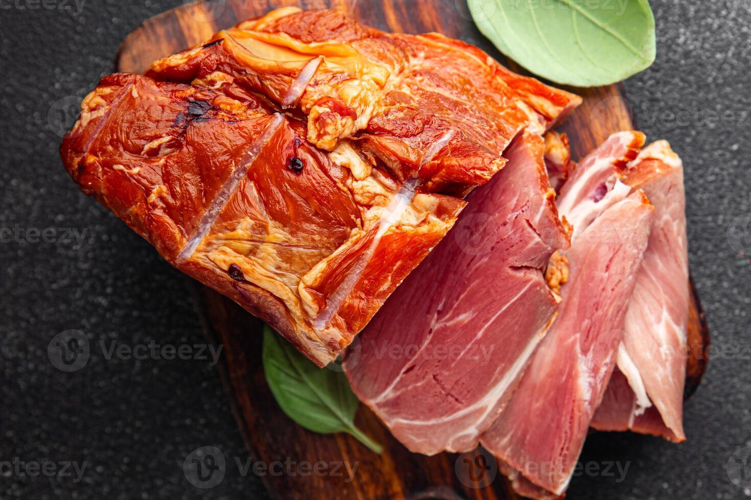 defumado carne de porco carne cozinhando comendo Aperitivo refeição Comida lanche em a mesa cópia de espaço Comida fundo rústico topo Visão foto