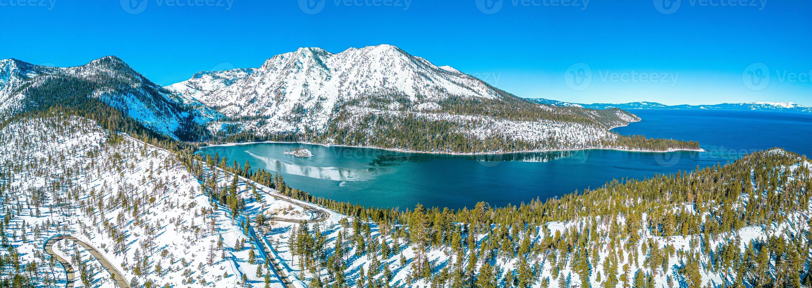 lago Tahoe Califórnia. esmeralda baía. inverno zangão panorama. lindo cores. foto