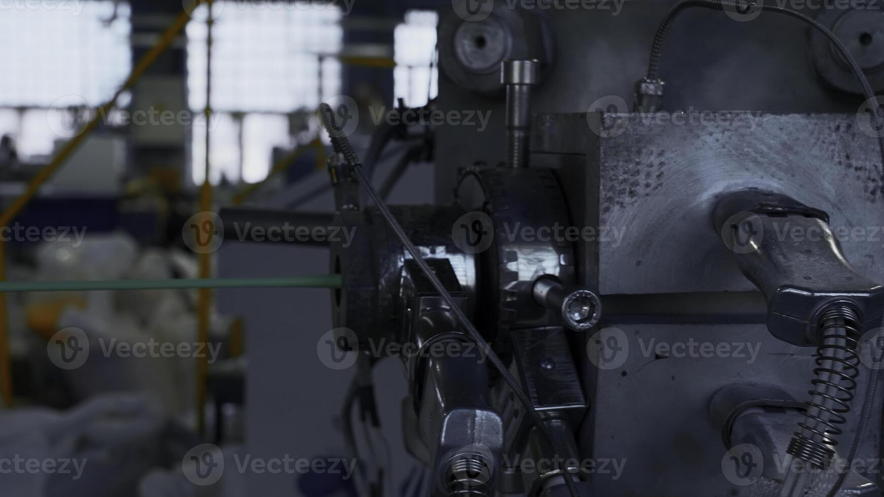 cabo Produção processo, mecanismo dentro uma cabo fábrica. criativo. alongamento cabo e maquinaria. foto