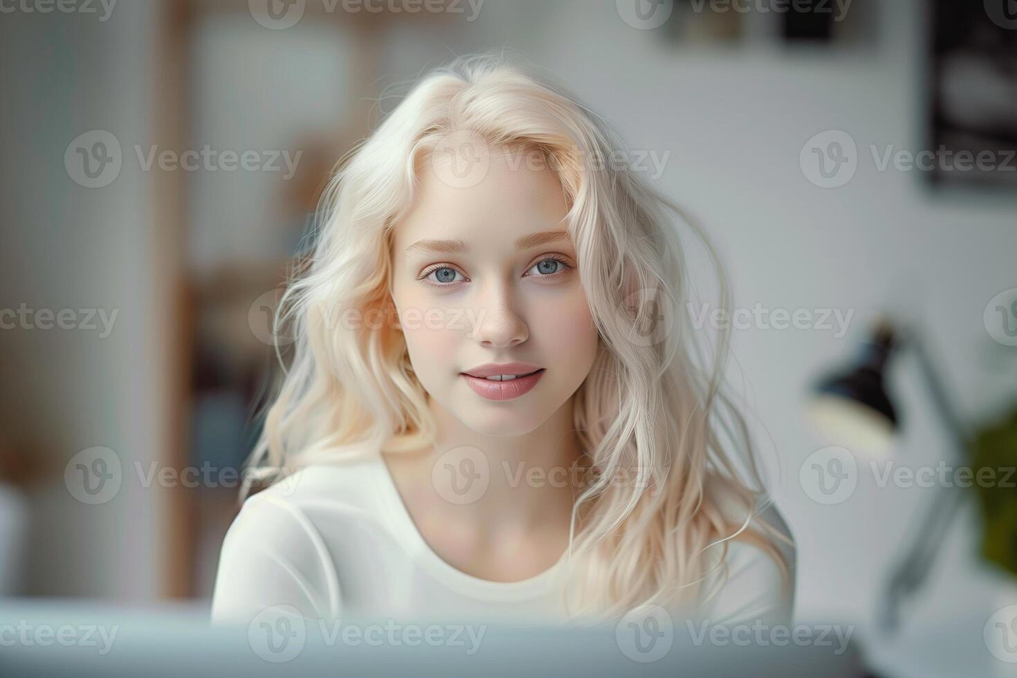 ai gerado retrato do lindo jovem mulher com loiro cabelo e computador portátil às casa foto