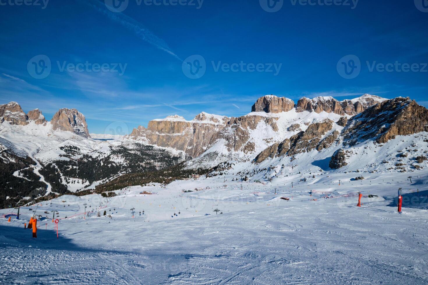 esqui recorrer dentro dolomitas, Itália foto