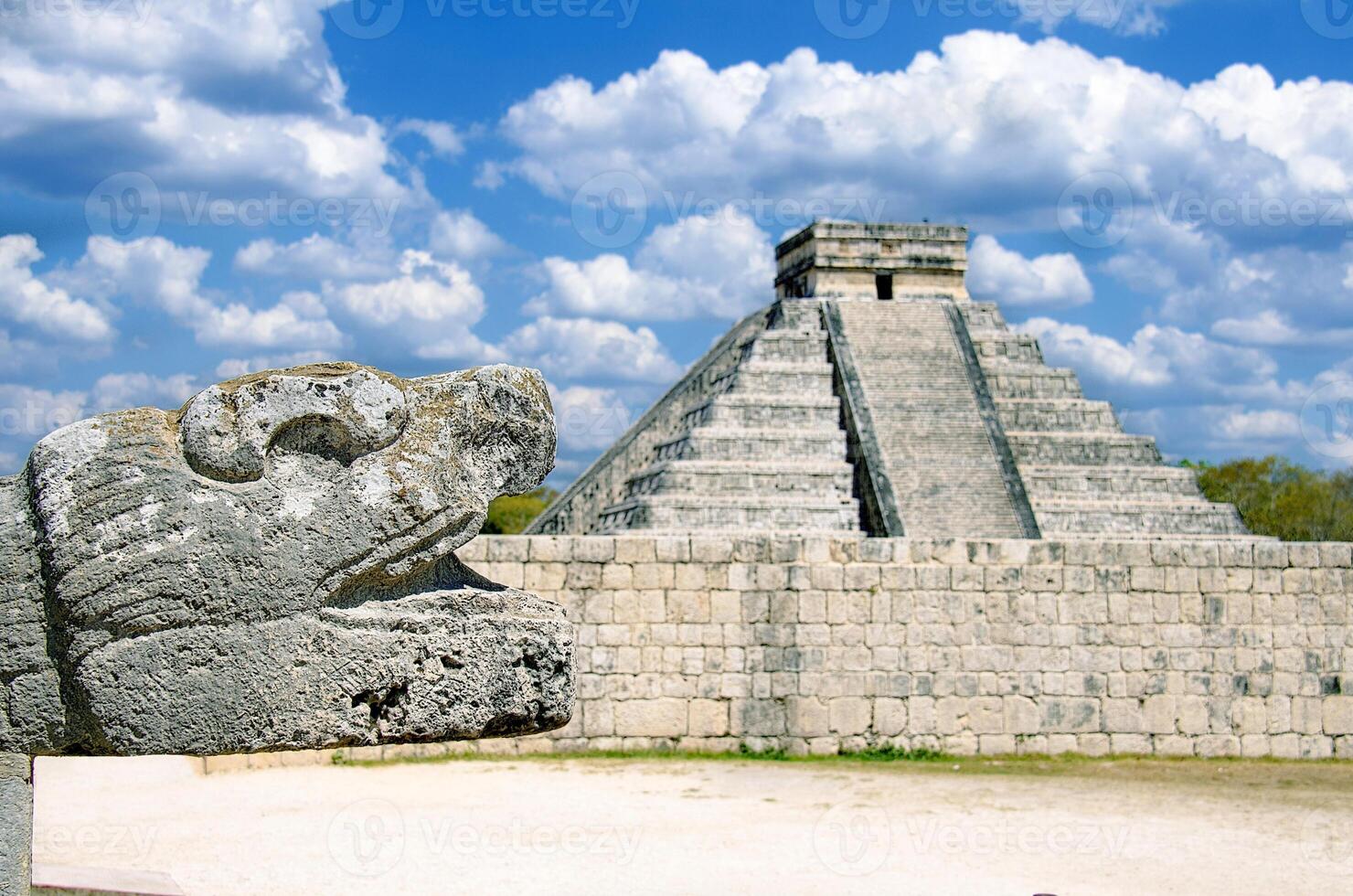 a kukulcan têmpora às chichen itza, maravilha do a mundo foto