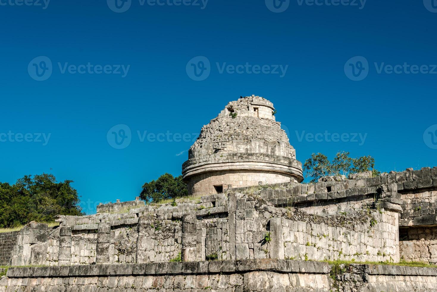 el Caracol ou a observatório às chichen itza foto