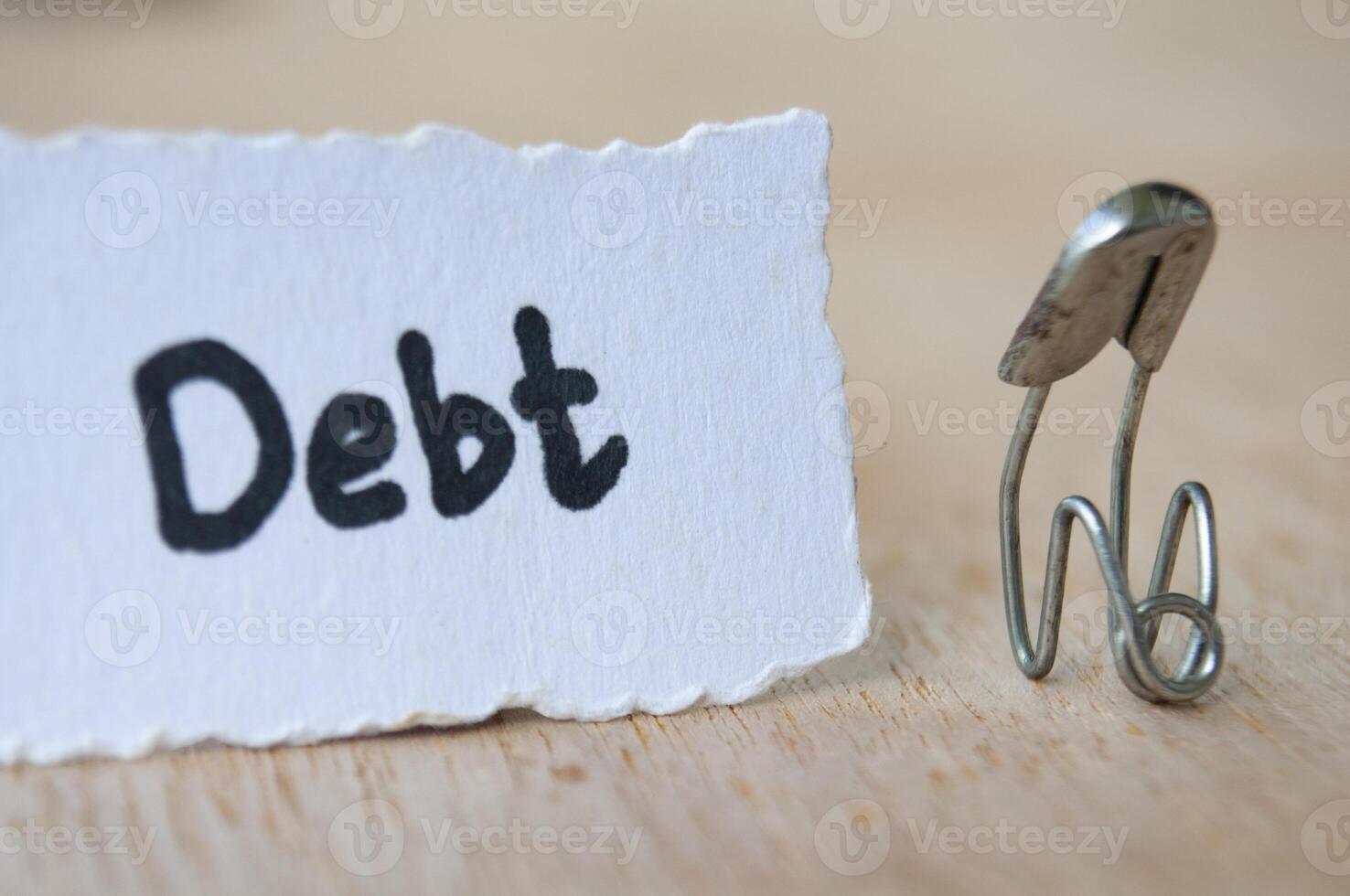 uma PIN representando uma estressante pessoa ser tendo também muitos dívidas foto