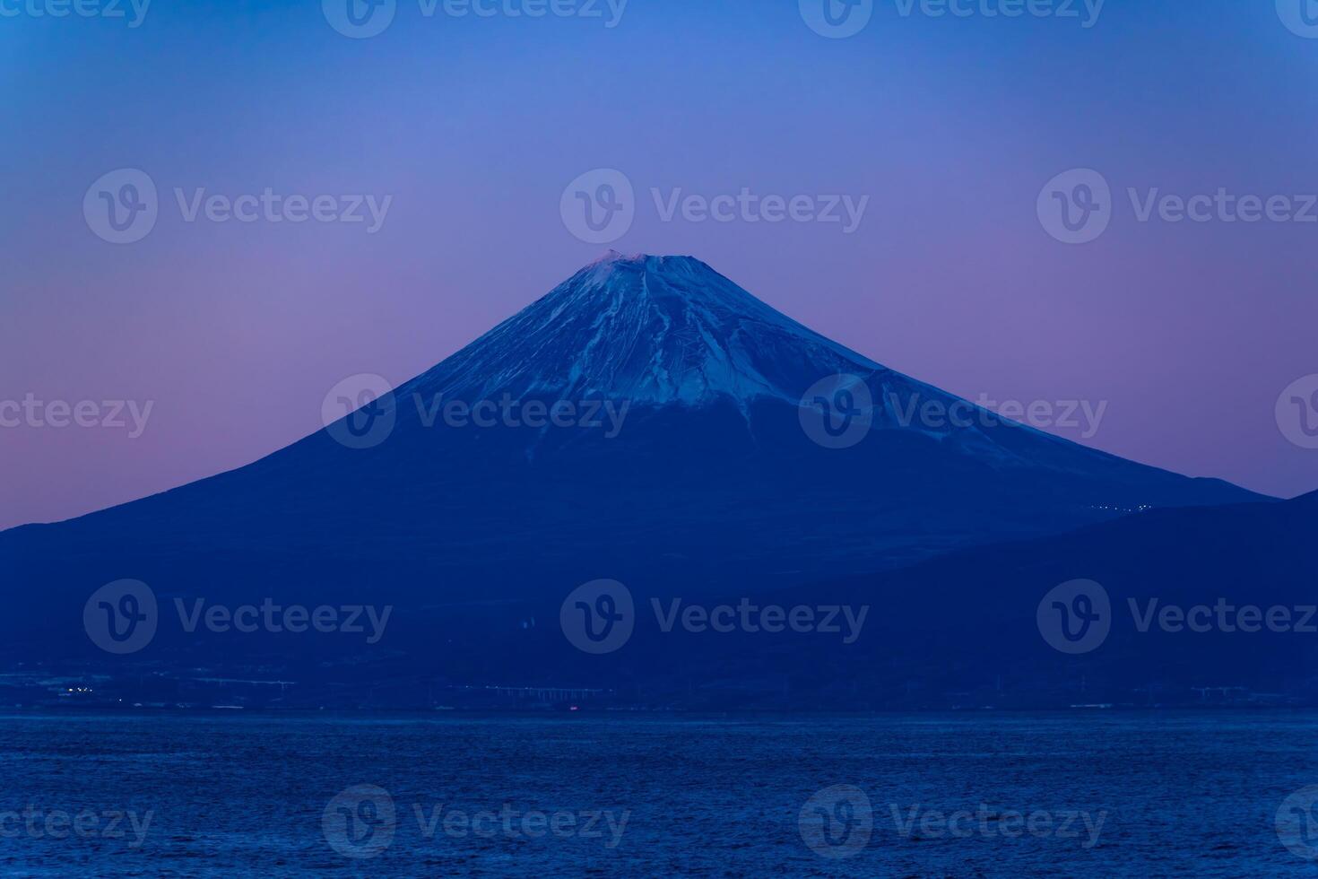 uma pôr do sol do Monte Fuji perto suruga costa dentro shizuoka foto