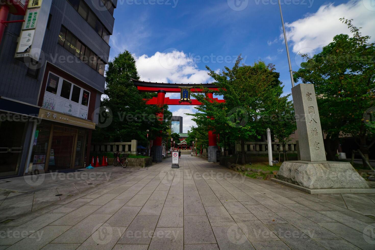 a Principal portão torii às Tomioka santuário Largo tiro foto