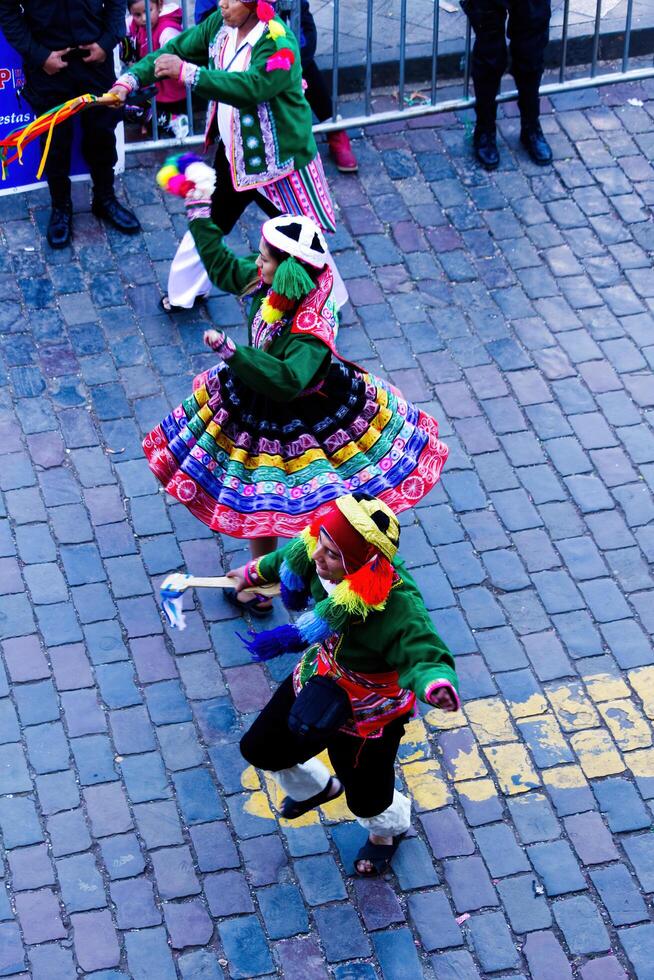 cusco, Peru, 2015 - homem e mulher inti Raymi festival parada sul América foto