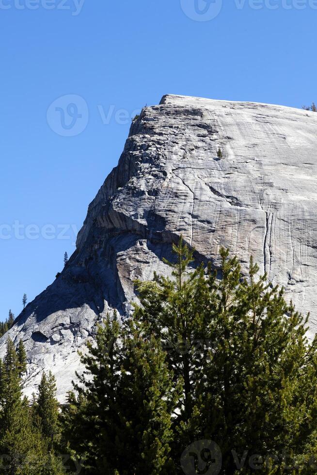 lembert cúpula yosemite Califórnia contra azul céu foto