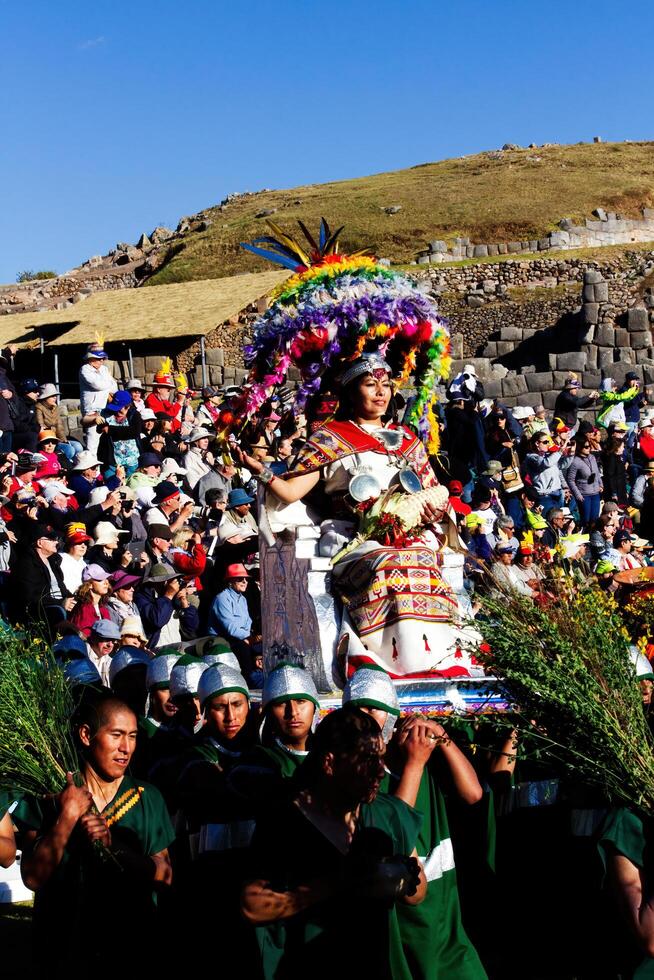 cusco, Peru, 2015 - inti Raymi festival inca rainha ser carregado dentro de homens sul América foto
