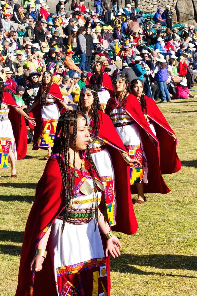 cusco, Peru, 2015 - mulheres dentro tradicional traje inti Raymi festival sul América foto