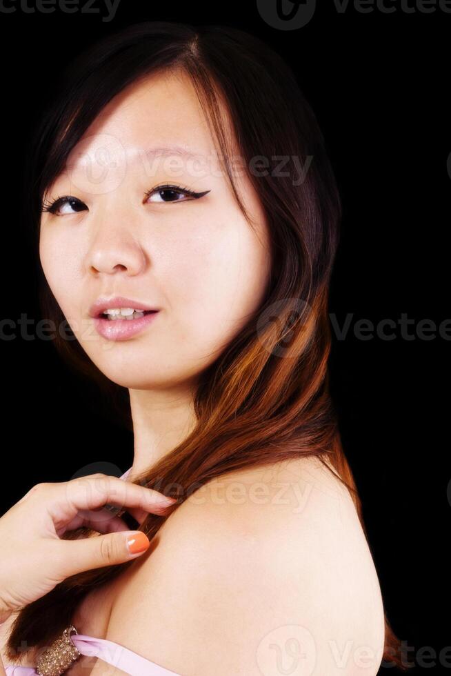 sobre a ombro retrato atraente chinês mulher foto