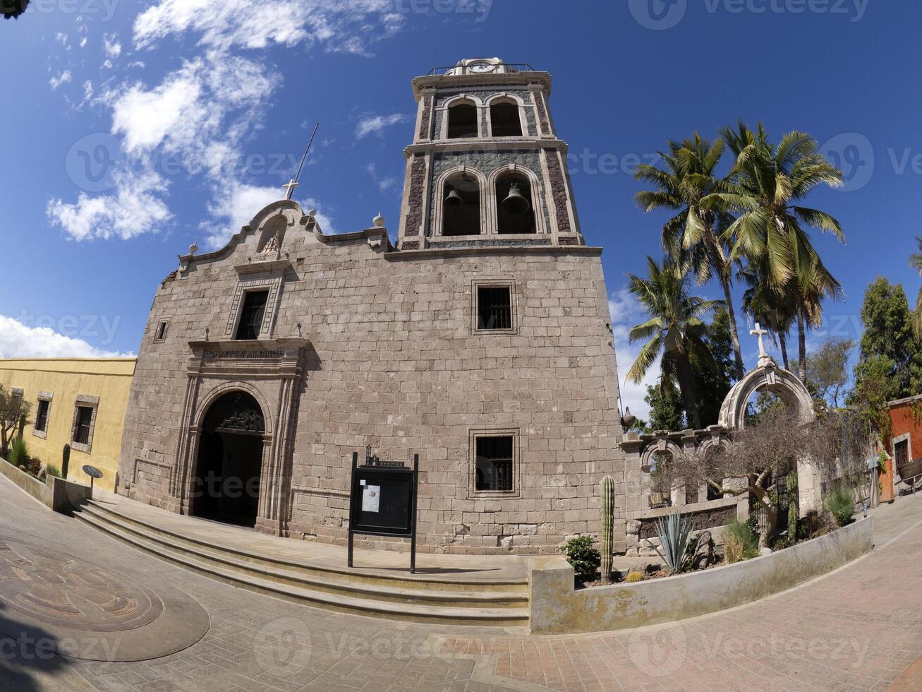 Loreto velho missão em ensolarado dia Baja Califórnia sur México foto