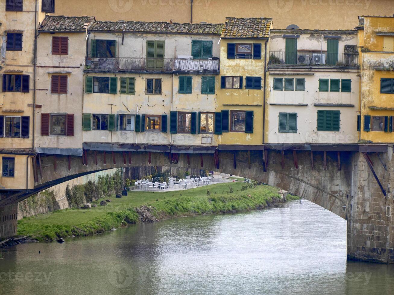Visão do ponte velho, Florença, Itália foto