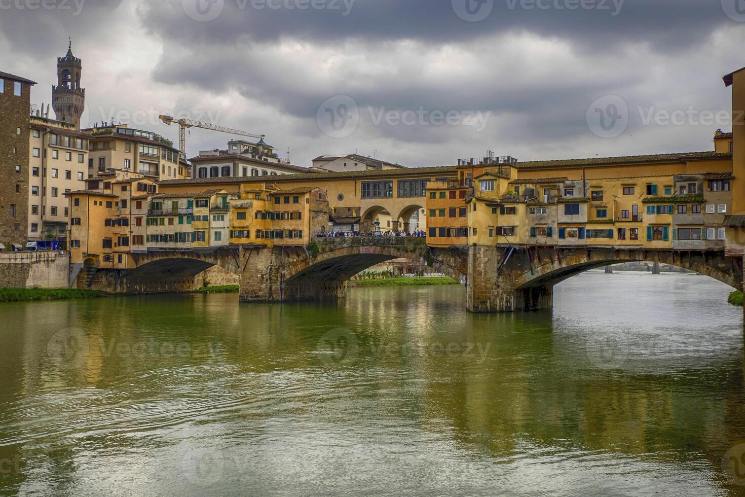 Visão do ponte velho, Florença, Itália foto