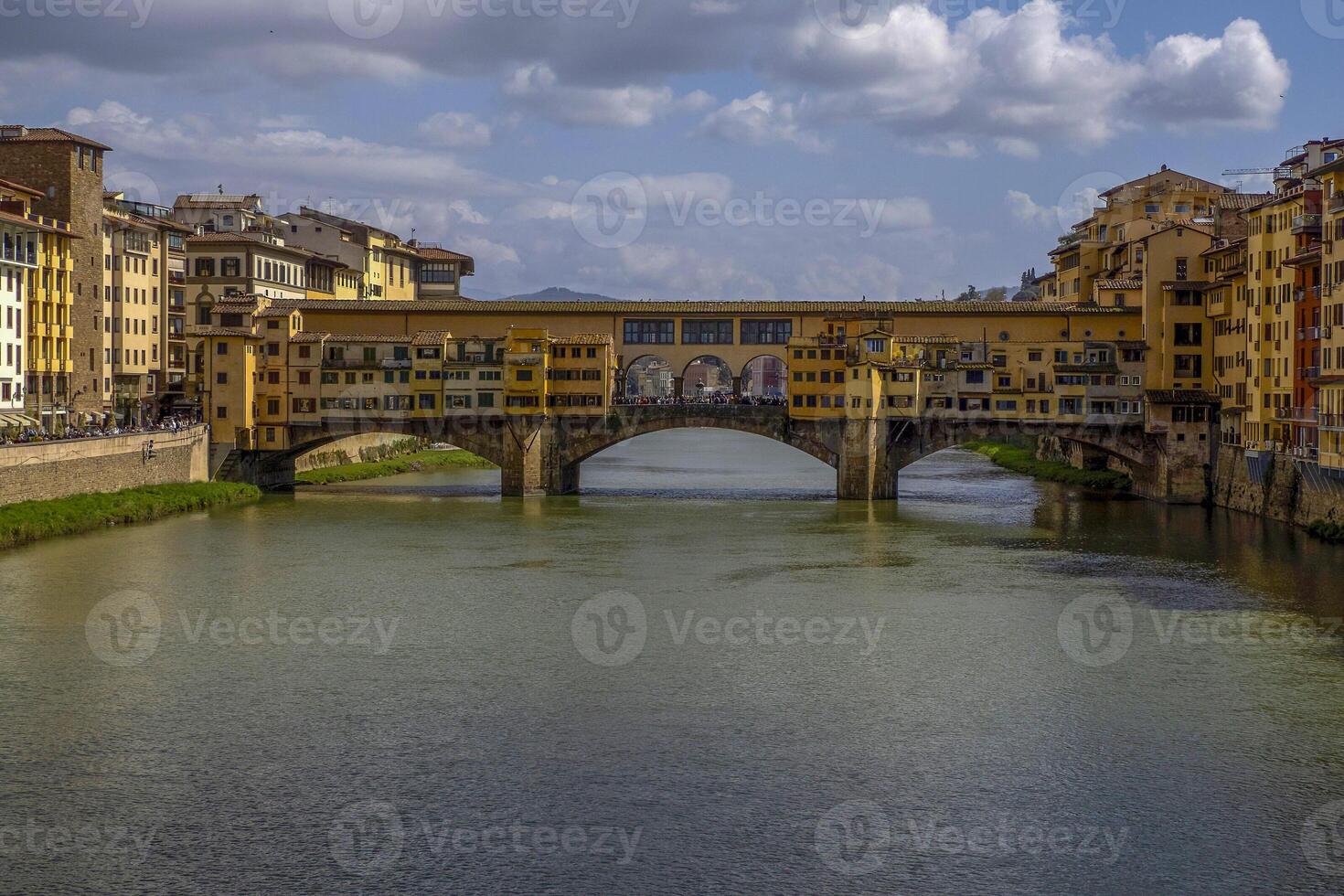 Visão do ponte velho, Florença, Itália foto