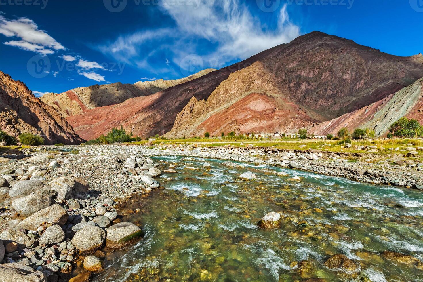 Himalaia montanhas himalaia panorama ao longo manale leh estrada dentro ladakh, Índia foto