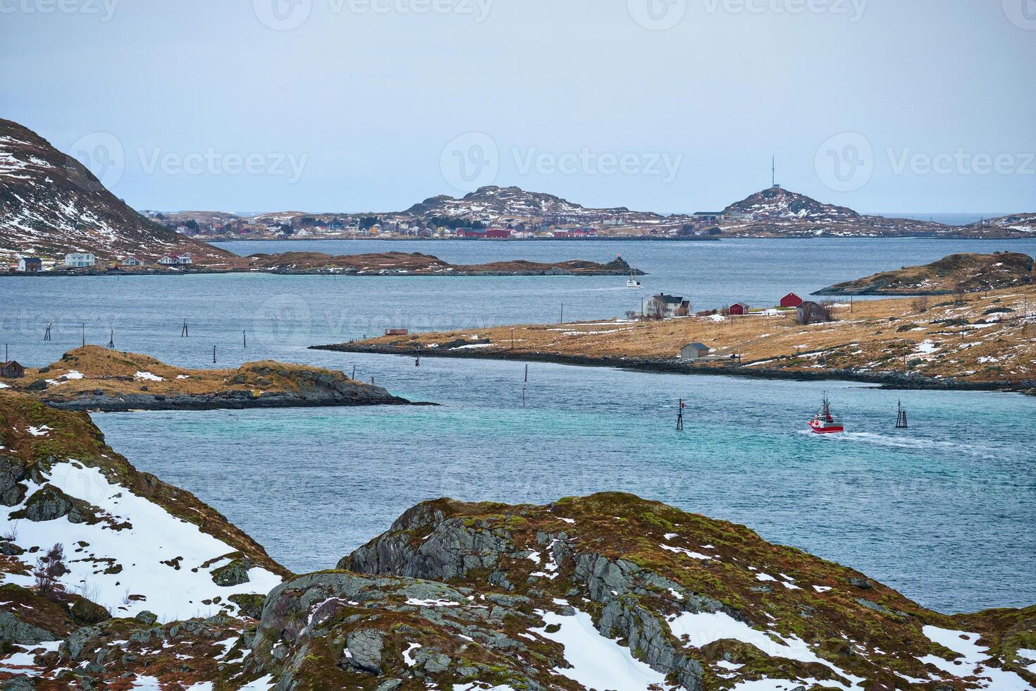 pescaria navio dentro fiorde dentro Noruega foto