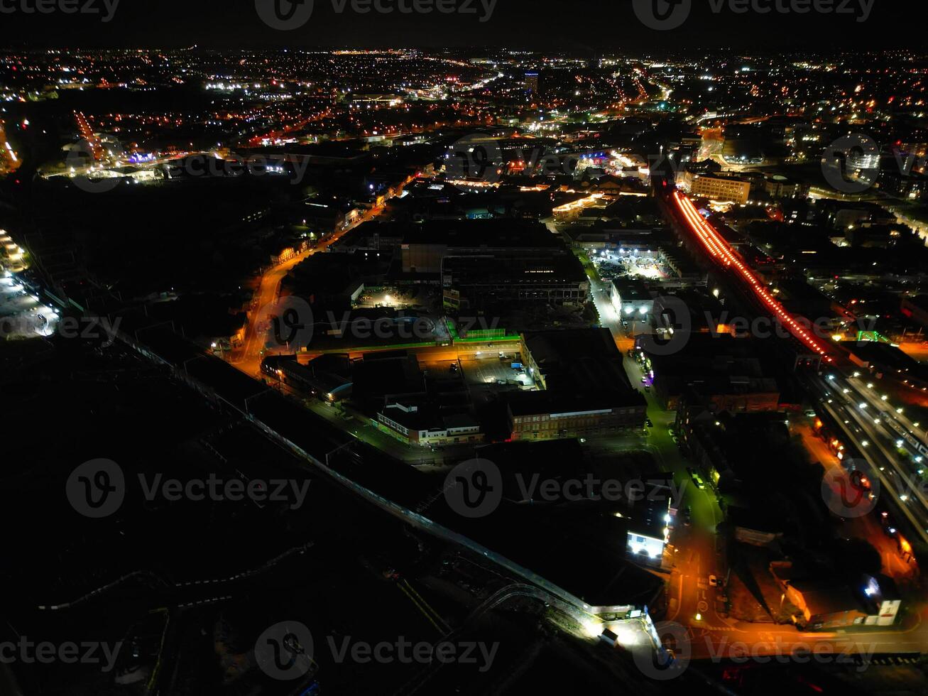 aéreo noite Visão do iluminado cidade Centro edifícios do Birmingham central cidade do Inglaterra Unidos reino. marcha 30, 2024 foto