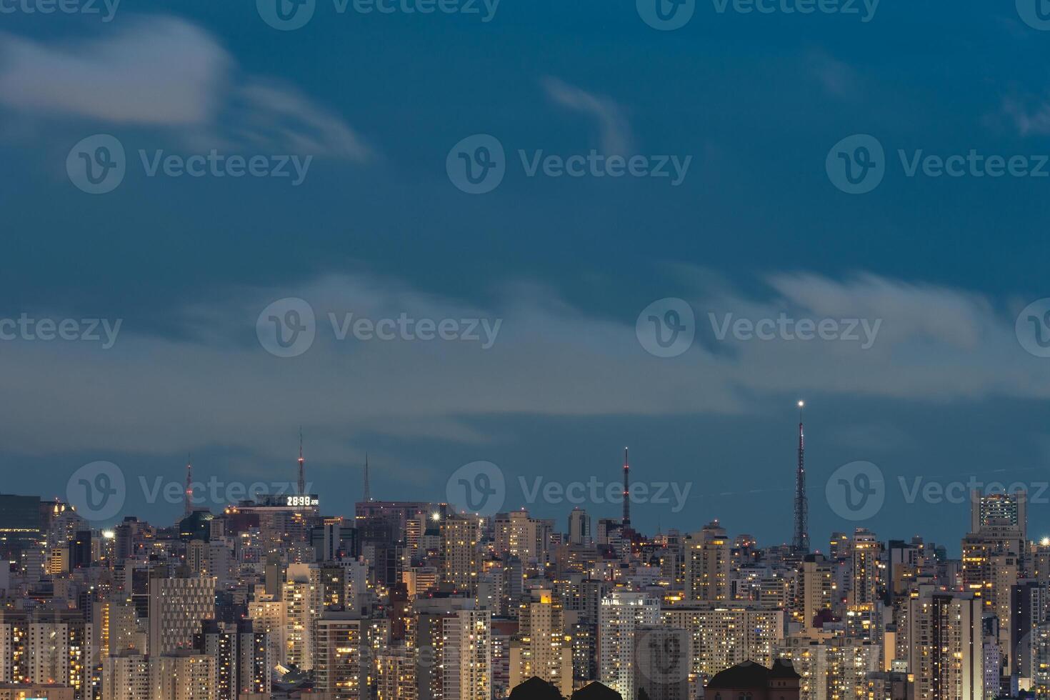 Horizonte do a Centro do são paulo, Brasil às noite. foto