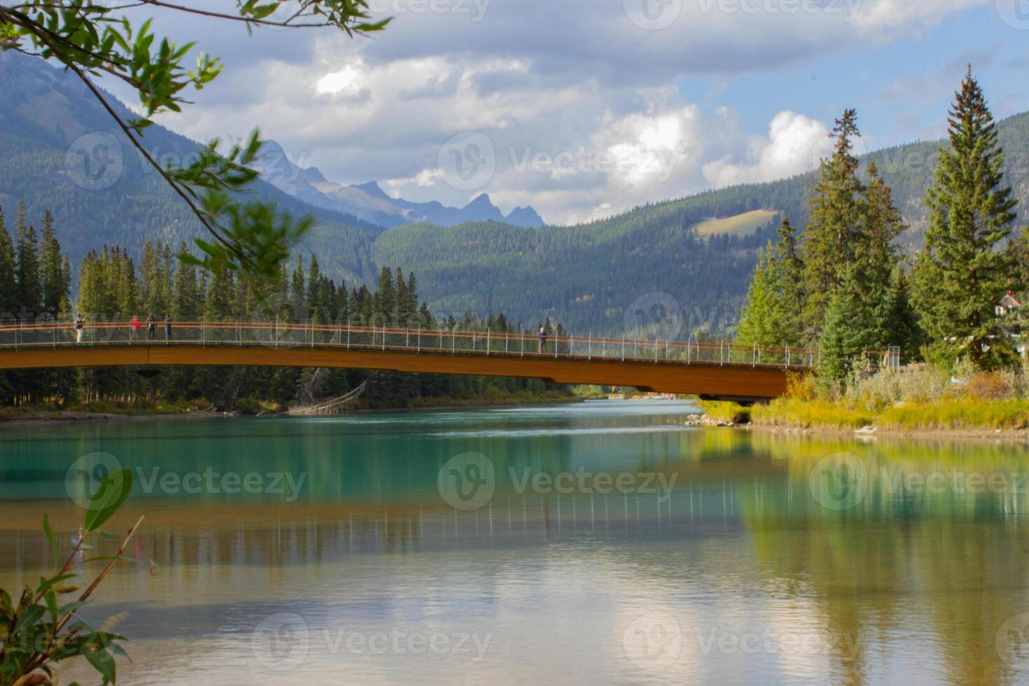 pedestre ponte dentro banff foto