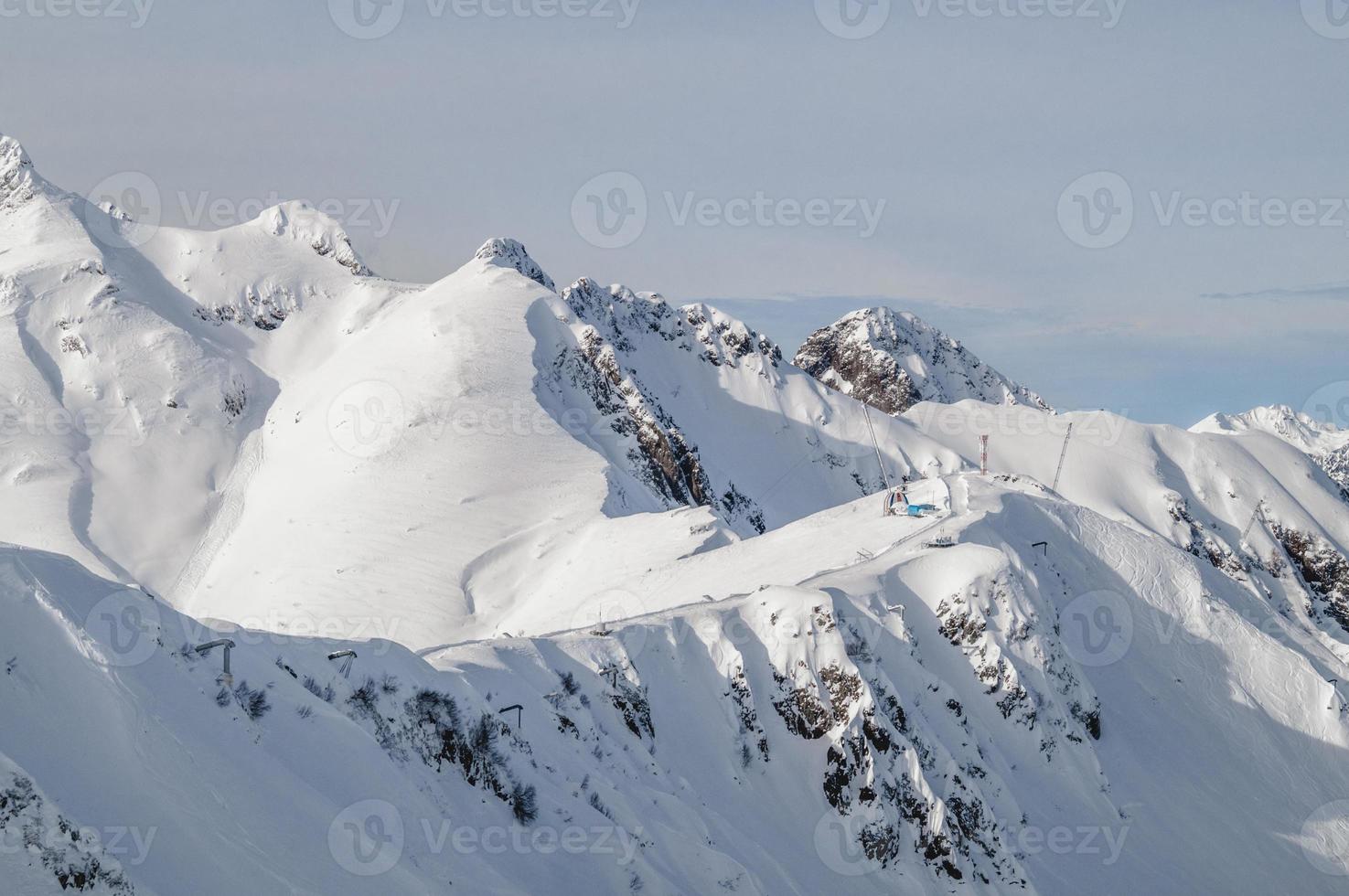 montanhas na neve foto