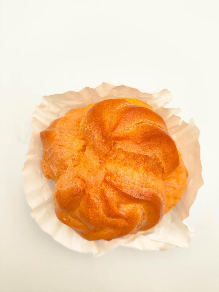 saboroso sim, kue sus, autêntico ásia pastelaria tratar preenchidas com cremoso fla foto