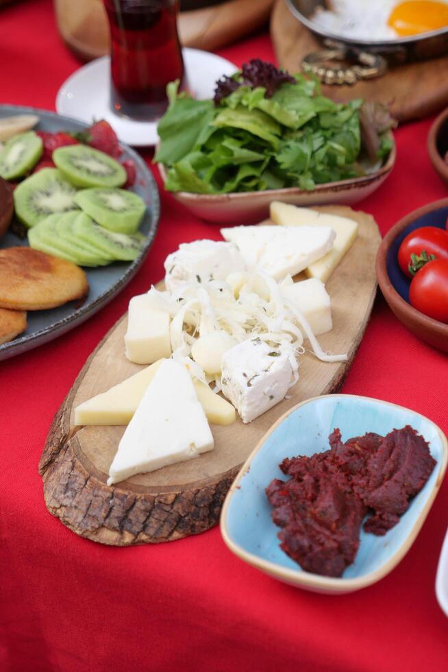 queijo prato com diferente tipos do queijo foto