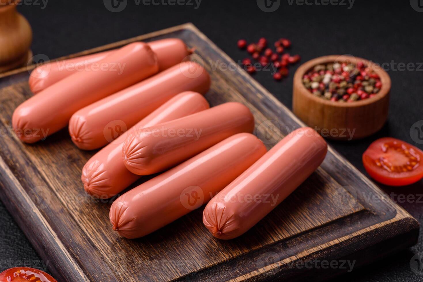 delicioso fresco vegetariano linguiça ou linguiça fez a partir de vegetal proteína tofu ou seitan foto