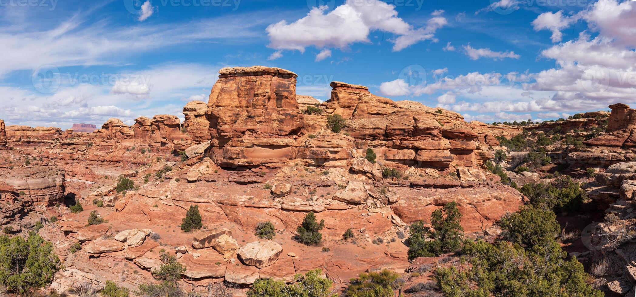 viagem e turismo - cenas do a ocidental Unidos estados. vermelho Rocha formações perto Canyonlands nacional parque, utah. Canyonlands nacional parque, utah. foto