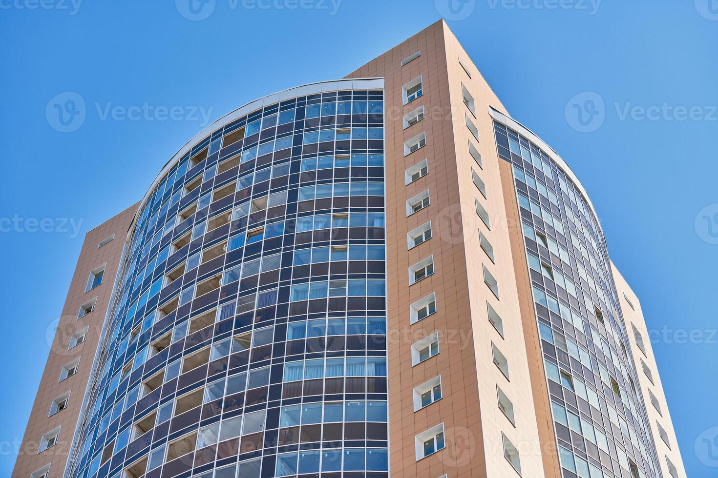 fachada do multistorey construção para aluguel, cópia de espaço. foto