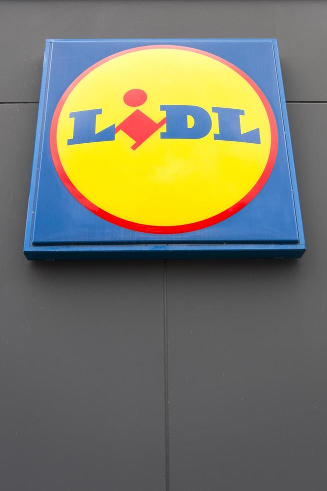 hanover, alemanha, 25 de outubro de 2018 - detalhe da loja lidl em hanover, alemanha. lidl é uma rede alemã de supermercados de descontos globais fundada em 1930. foto