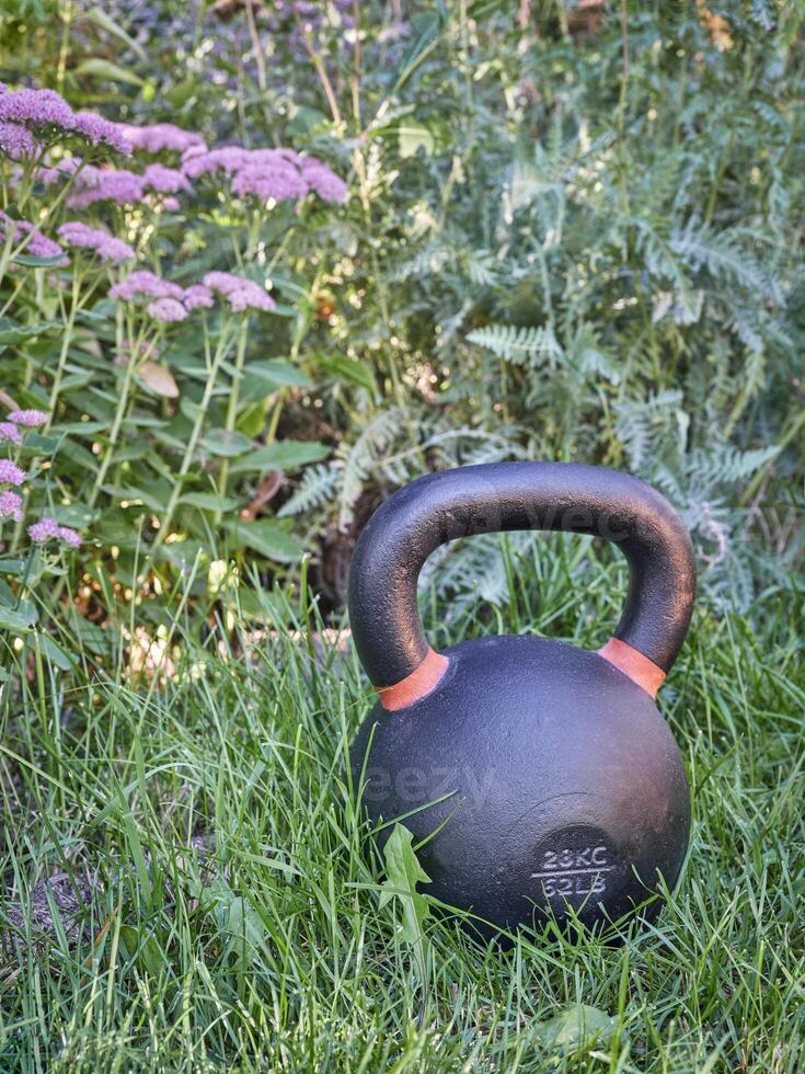 kettlebell em Relva - quintal ginástica foto