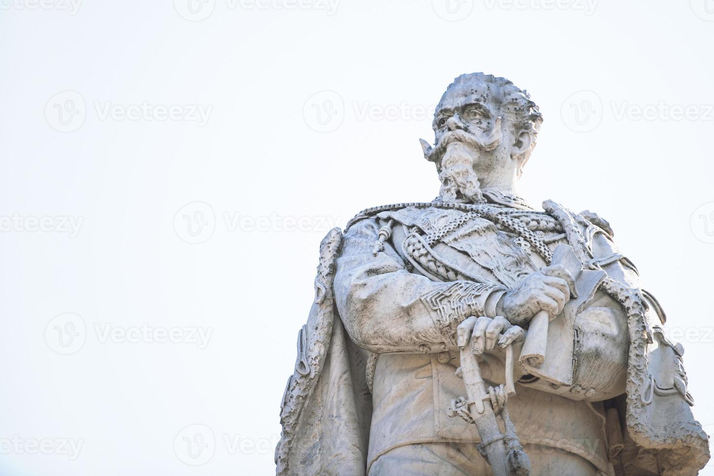 detalhe da estátua de vittorio emanuele em Bergamo foto