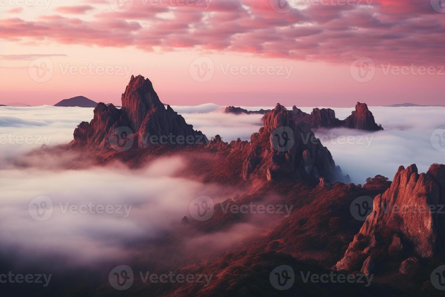 Alto pedras dentro Rosa nuvens e névoa. lindo panorama do montanha picos. gerado de artificial inteligência foto