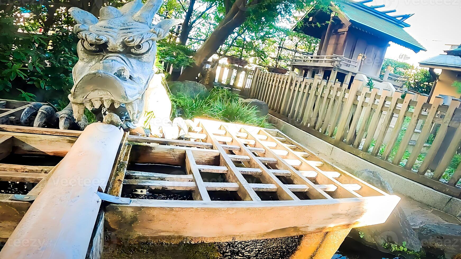 água Deus, Dragão Deus do chozuya, santuário dentro Shinjuku, Tóquio, Japão - itsukushima santuário nukibenten nukibenten é agora uma Lugar, colocar nome, mas isto refere para itsukushima santuário, Onde Minamoto não yoshiie uma vez foto