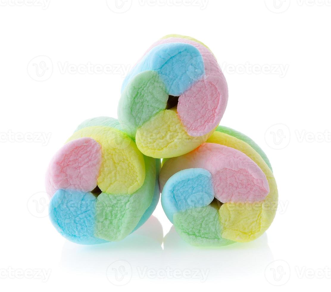 marshmallows isolados no fundo branco foto