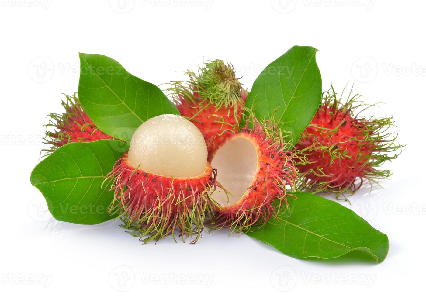 rambutan em fundo branco foto