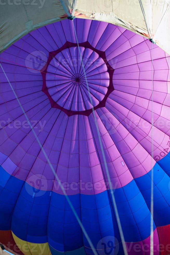 balão de ar quente colorido foto