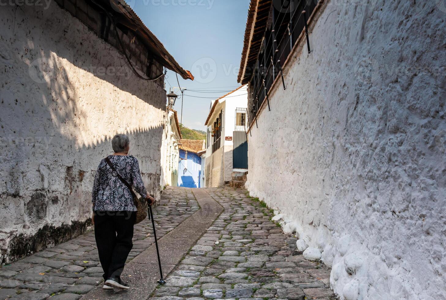 famoso histórico rua do armadilhas localizado dentro a histórico Centro do a herança Cidade do honda dentro a departamento do tolima dentro Colômbia foto
