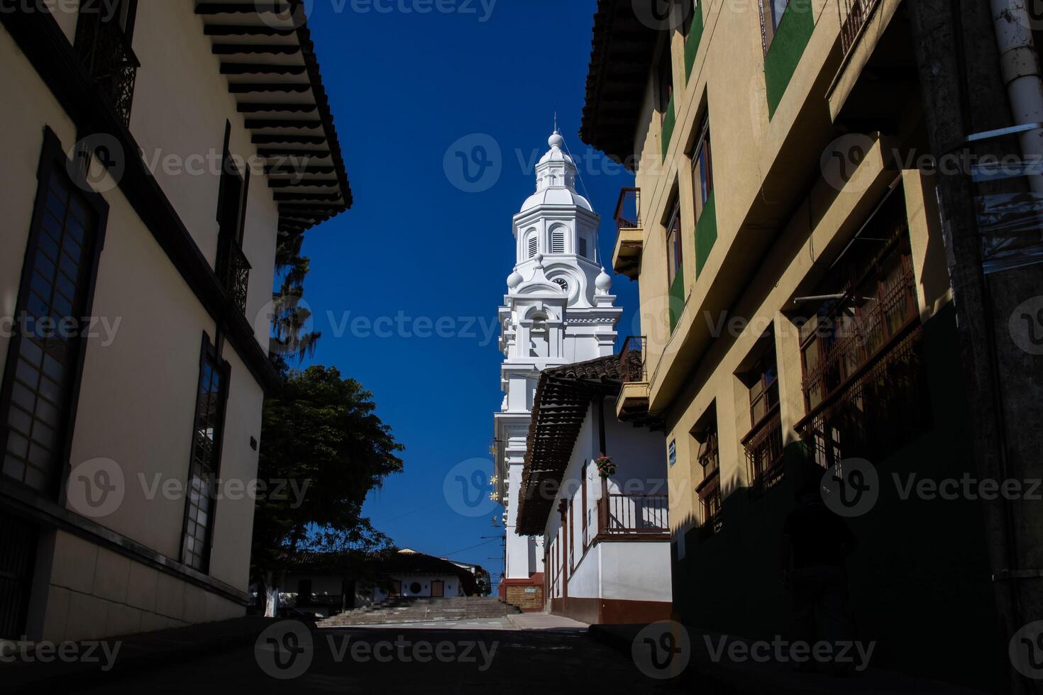 lindo ensolarado dia às a herança Cidade do salamina localizado às a Caldas departamento dentro Colômbia. foto
