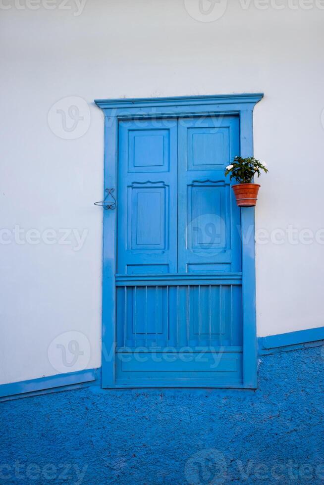 detalhe do uma lindo fachada do a casas às a histórico centro da cidade do a herança Cidade do salamina localizado às a Caldas departamento dentro Colômbia. foto