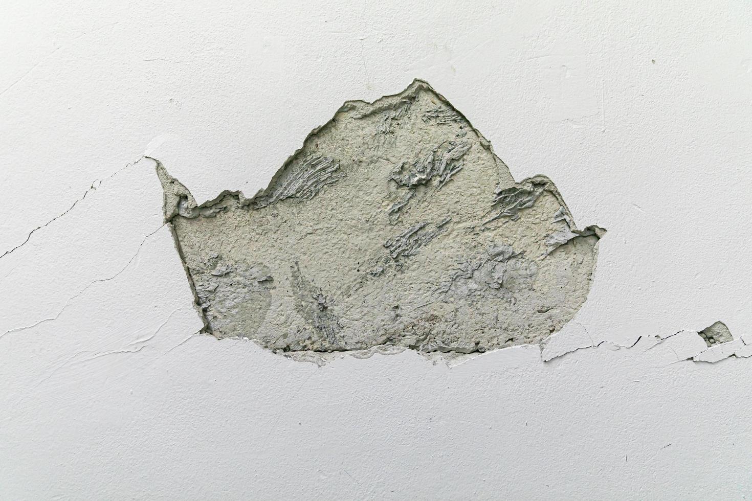 rachaduras na parede de cimento parede de cimento branco foto