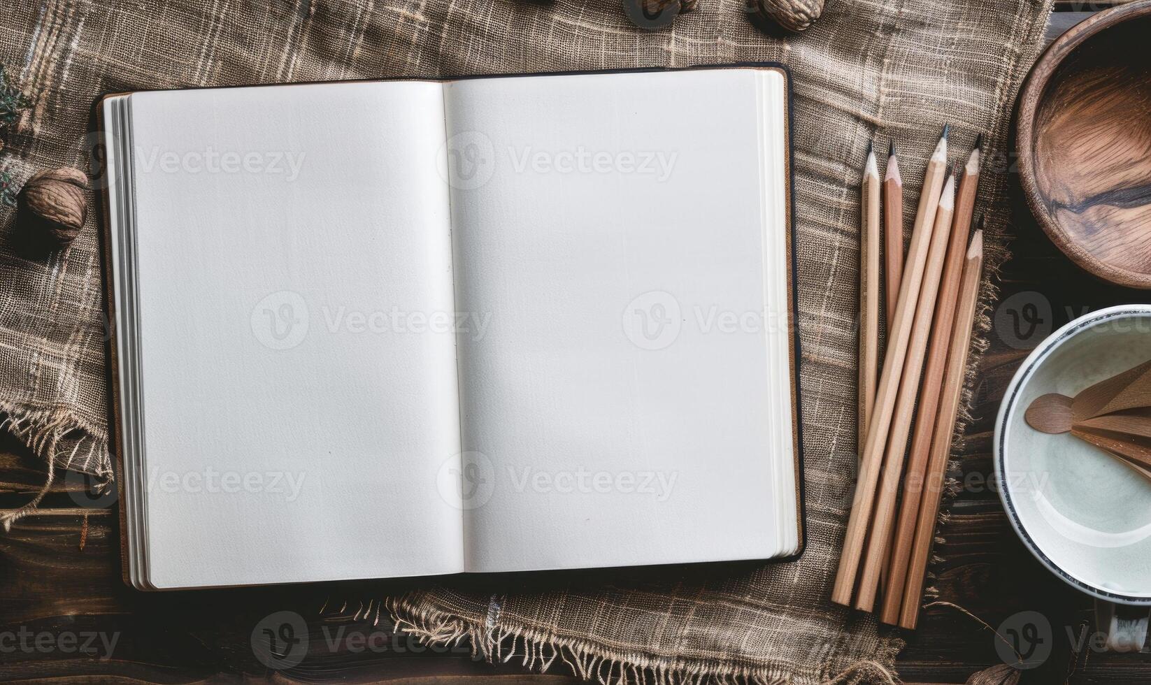 uma caderno de desenho aberto para uma em branco página com grafite lápis ao lado isto foto