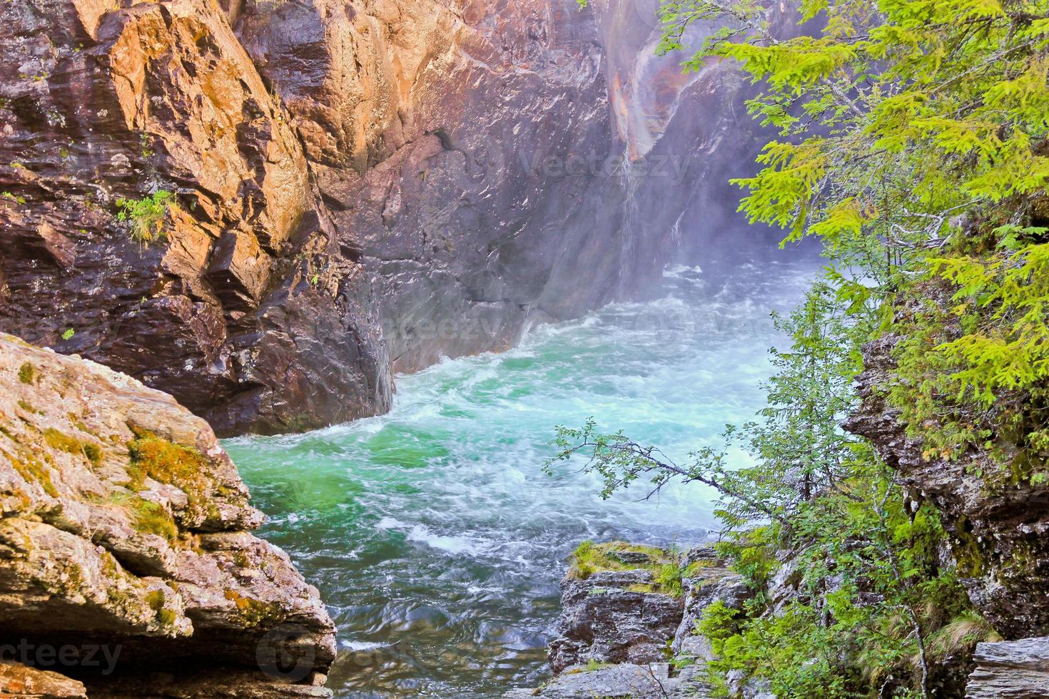 a mais bela cachoeira da europa. rjukandefossen hemsedal, buskerud, norway. foto