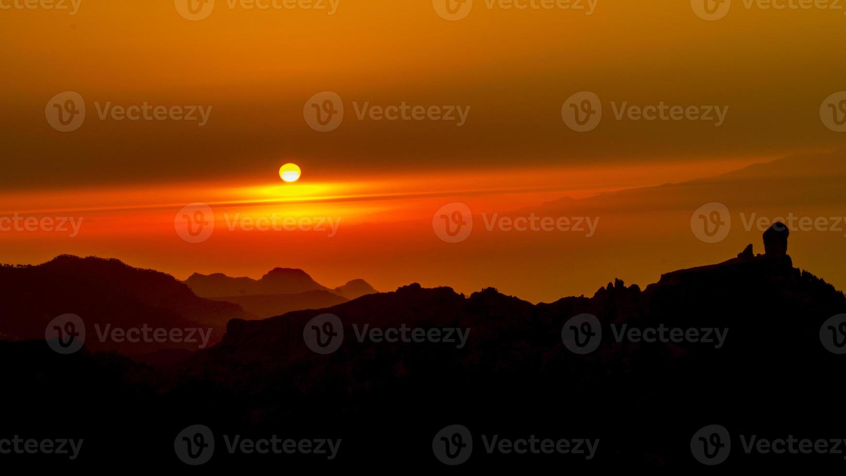 pôr do sol no roque nublo foto